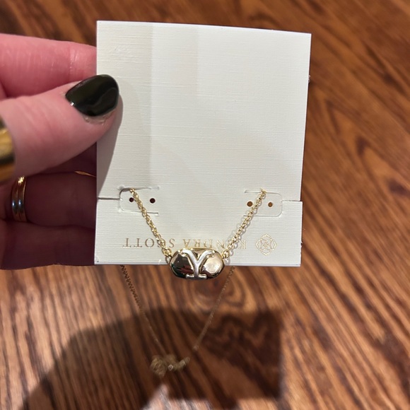 Kendra Scott Gold Necklace with Iridescent Stone YELLOWSTONE COLLECTION - Picture 2 of 2